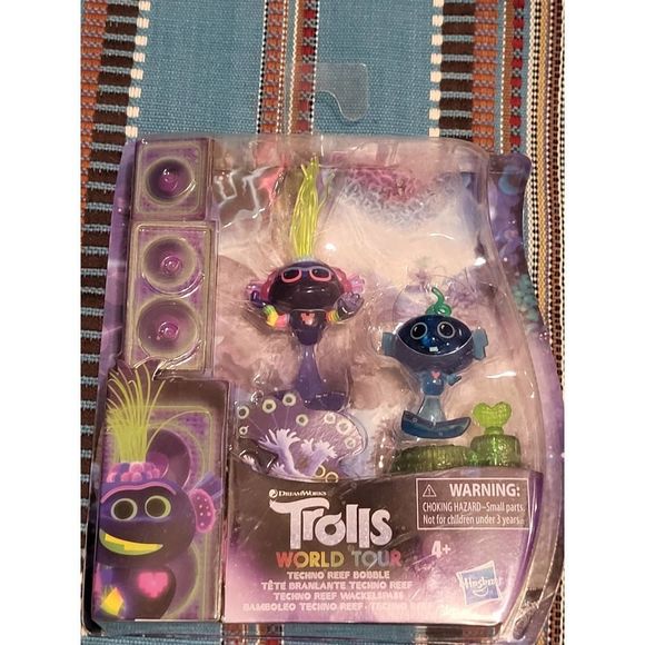 Hasbro Op de DreamWorks Trolls World Tour Barb-film geïnspireerde pop met gitaaraccessoire om te verzamelen